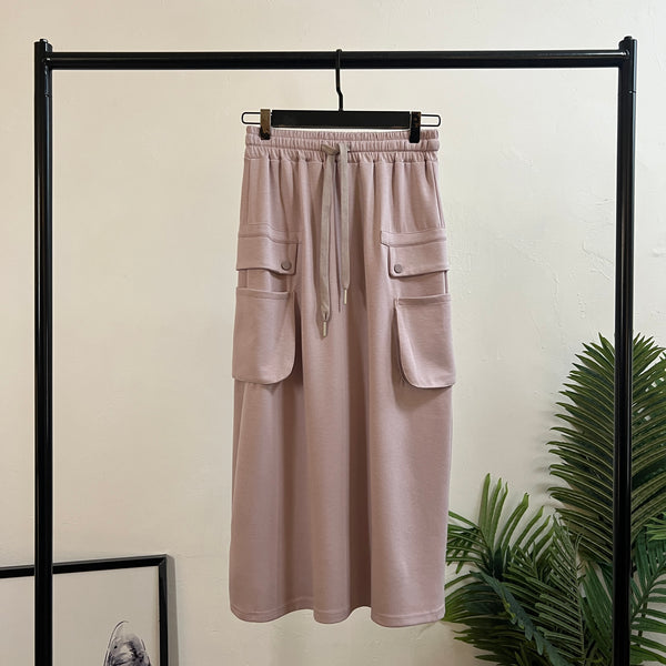 241209 - Two Pockets Skirt