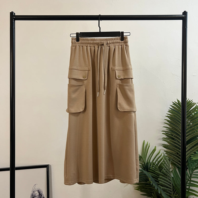 241209 - Two Pockets Skirt