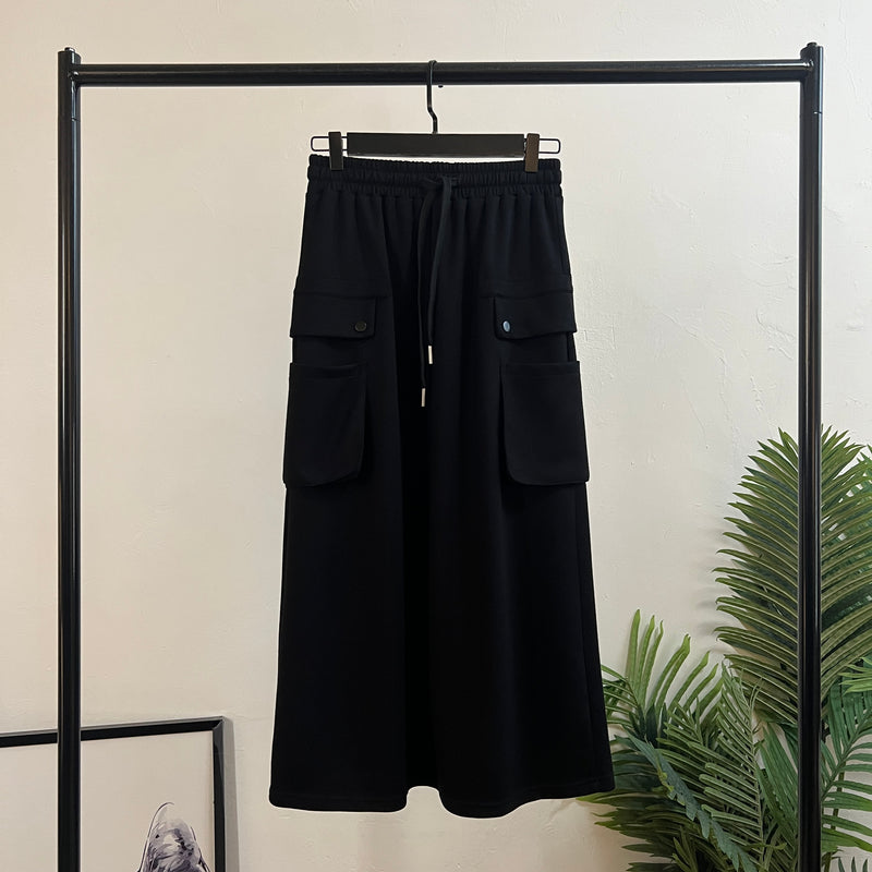 241209 - Two Pockets Skirt