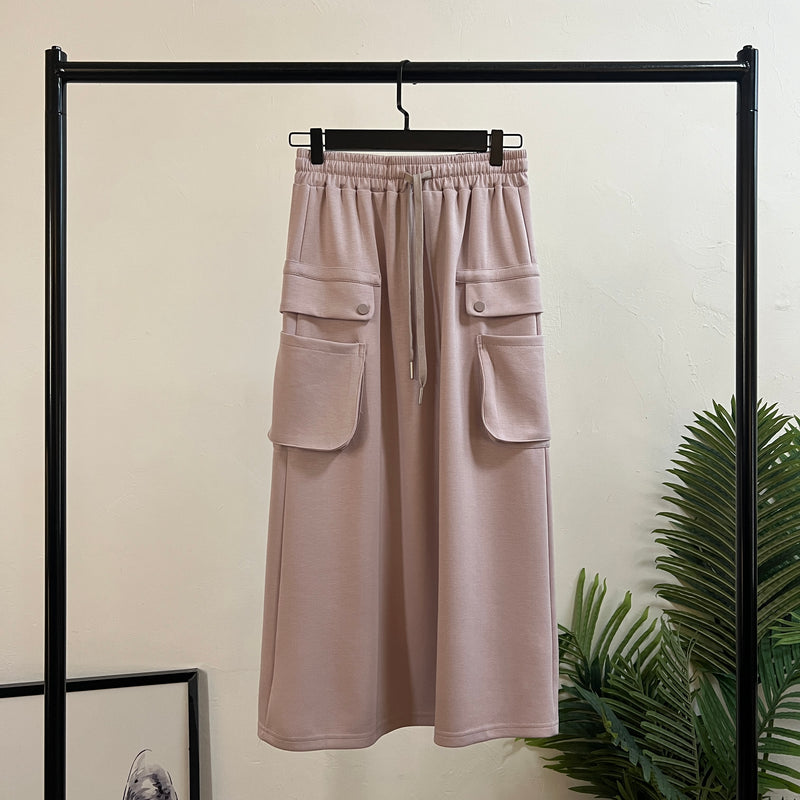 241223 - Two Pockets Skirt