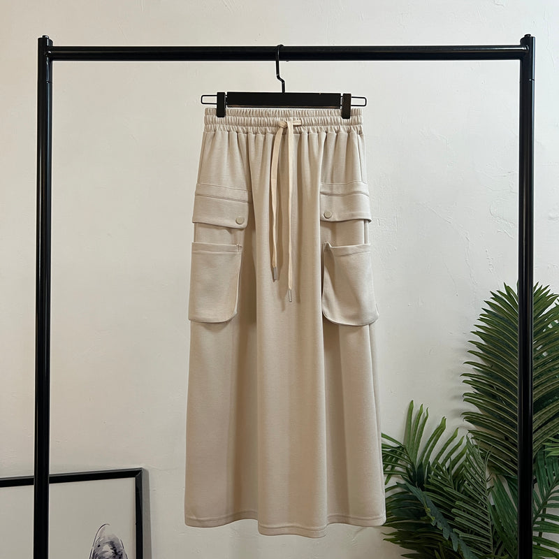 241223 - Two Pockets Skirt