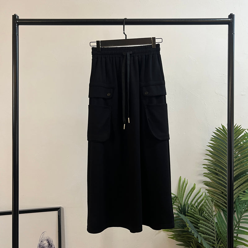 241223 - Two Pockets Skirt